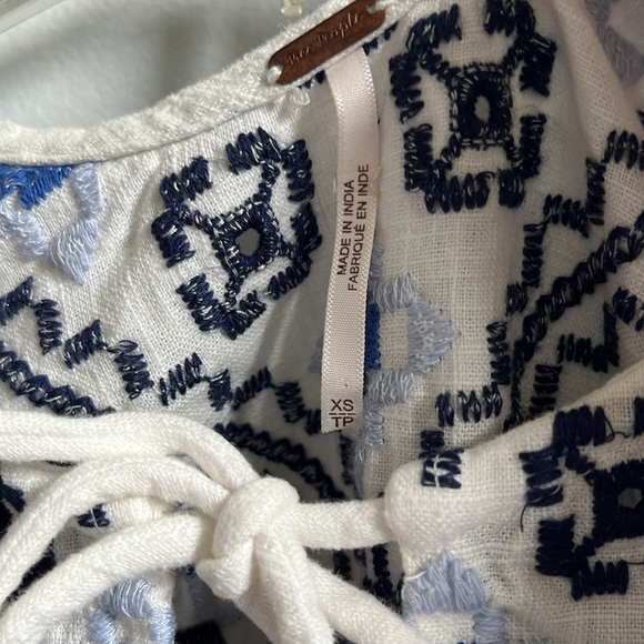 NWOT FP FREE PEOPLE
Joni Embroidered Top - Blue & White - Picture 6 of 10